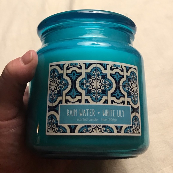 New! Pretty 14 oz. Blue Jar Candle - Picture 1 of 2